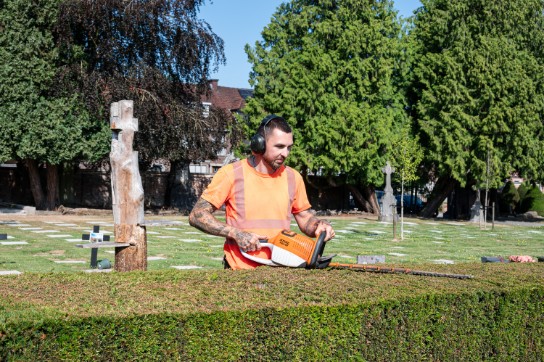 Groenmedewerker Sven (vergroot foto)
