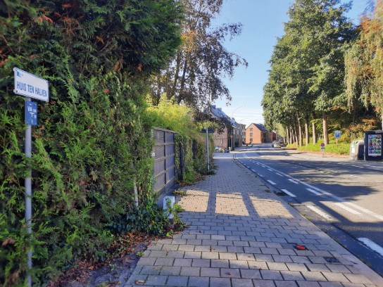 Wegenwerken Huis ten Halven met straatnaambord