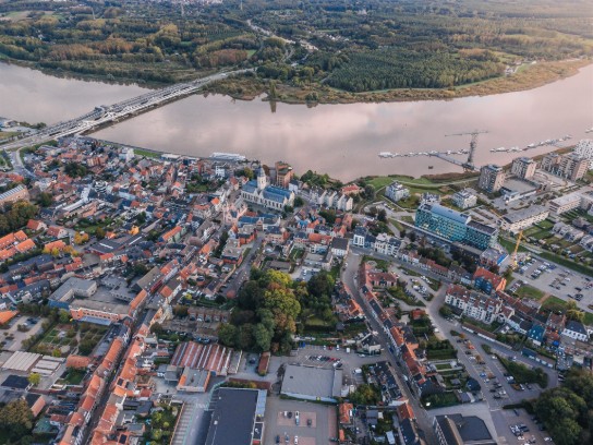 Dronebeeld van Temse (vergroot foto)